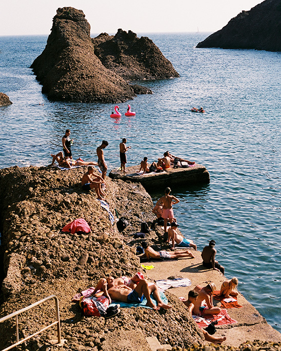 MARSEILLE FLAMINGOS BEACH SCENE © Gregoire Grange